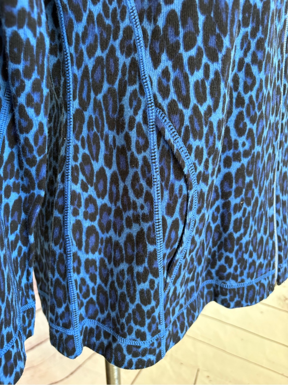 Tommy Bahama Aruba Cat's Meow Full Zip Jacket Blue Black Leopard Print Large NWT - Picture 10 of 11